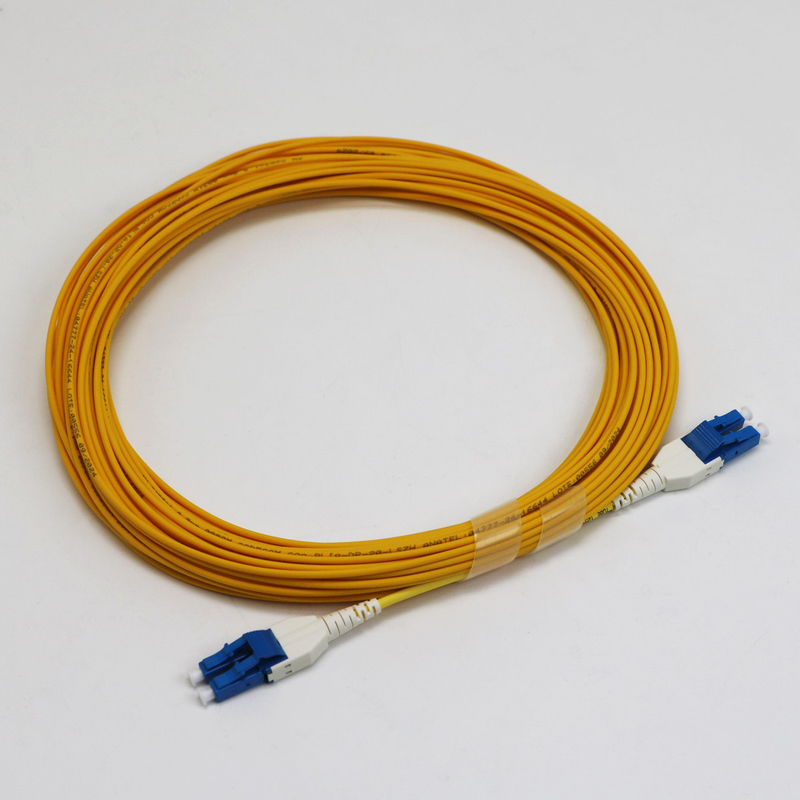 Uniboot LC Fiber Jumper 1M LC UPC To LC UPC Tek Mod G657.A1 BendInsensitive 2mm LSZH Düşük Kayıp 0.15dB Fiber Patch Cord